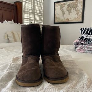 BROWN UGGS